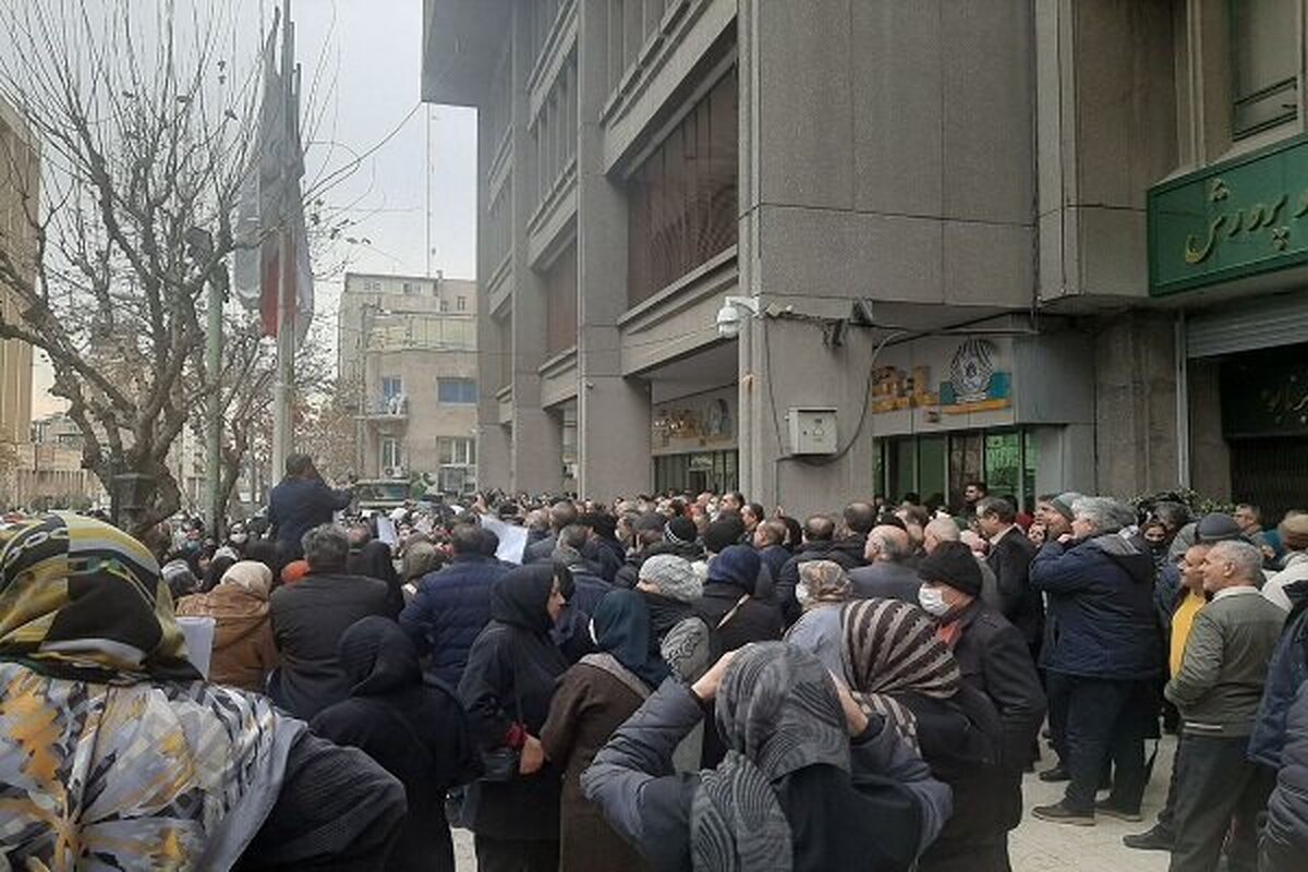تجمع فرهنگیان بازنشسته مقابل وزارت آموزش و پرورش + عکس تجمع فرهنگیان بازنشسته مقابل وزارت آموزش و پرورش + عکس
