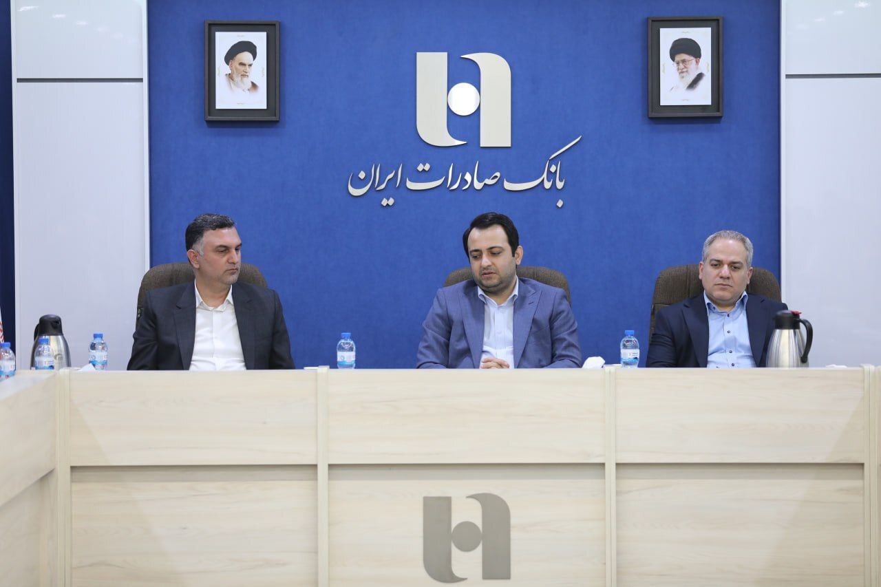اقناع و پاسخگویی شفاف و صادقانه به افکار عمومی از وظایف روابطعمومی است اقناع و پاسخگویی شفاف و صادقانه به افکار عمومی از وظایف روابطعمومی است