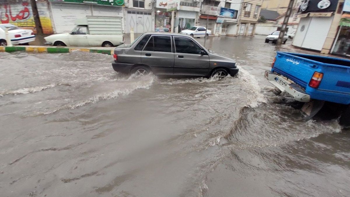 تخلیه اضطرای ساکنان این مناطق در رشت تخلیه اضطرای ساکنان این مناطق در رشت