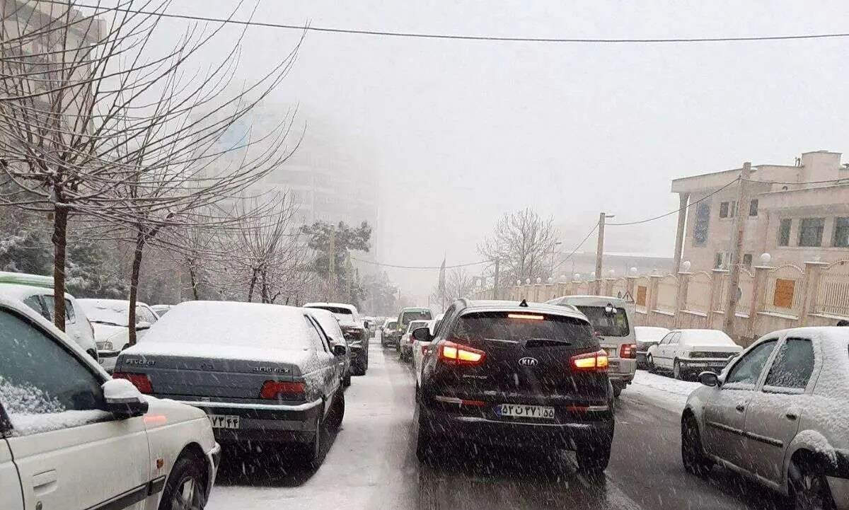 برف بارید، تاکسیها غیب شدند! برف بارید، تاکسیها غیب شدند!