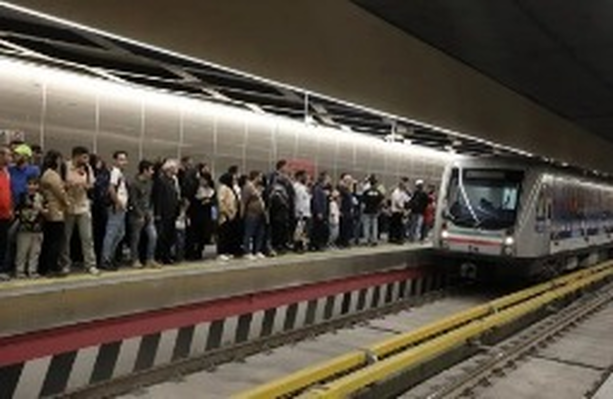 تدبیر بینظیر شهرداری در روز برفی تهران! تدبیر بینظیر شهرداری در روز برفی تهران!