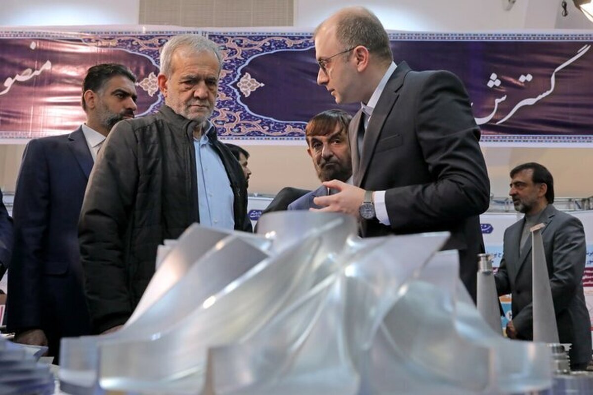 بازدید رئیسجمهور از نمایشگاه پیشگامان پیشرفت/ حمایت از بخش خصوصی ادامه دارد بازدید رئیسجمهور از نمایشگاه پیشگامان پیشرفت/ حمایت از بخش خصوصی ادامه دارد