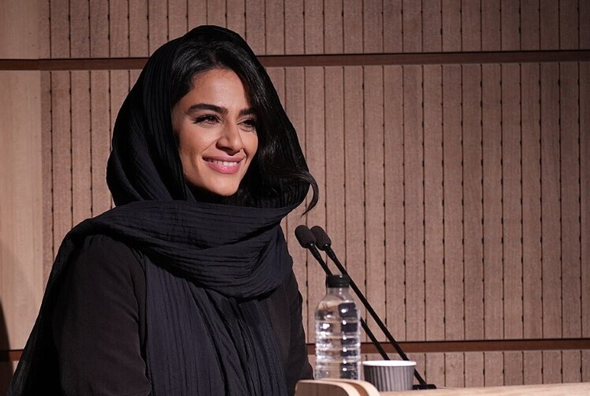 بازداشت یک خواننده زن با وجود داشتن مجوز! بازداشت یک خواننده زن با وجود داشتن مجوز!
