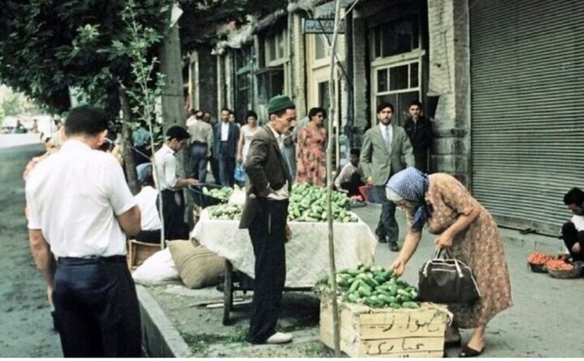 تهران قدیم؛ پررونقترین کاسبی شب عید در دهه سی + عکس تهران قدیم؛ پررونقترین کاسبی شب عید در دهه سی + عکس