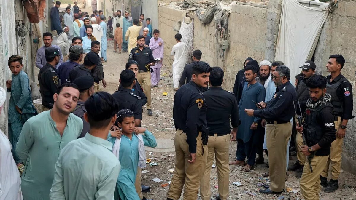 اخراج گسترده افغانها از پاکستان کلید خورد اخراج گسترده افغانها از پاکستان کلید خورد