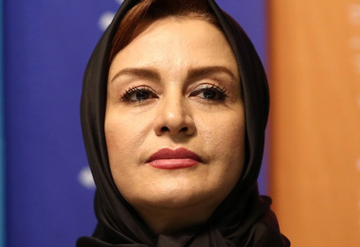 تیپ ساده و شیک مریلا زارعی در اکران مردمی تیپ ساده و شیک مریلا زارعی در اکران مردمی