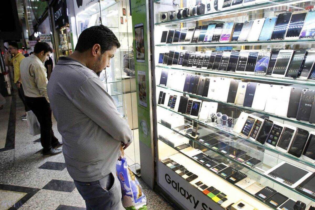 پیشبینی قیمت تلفن همراه در سال ۱۴۰۴ / انفجار قیمتی در راه است؟ پیشبینی قیمت تلفن همراه در سال ۱۴۰۴ / انفجار قیمتی در راه است؟