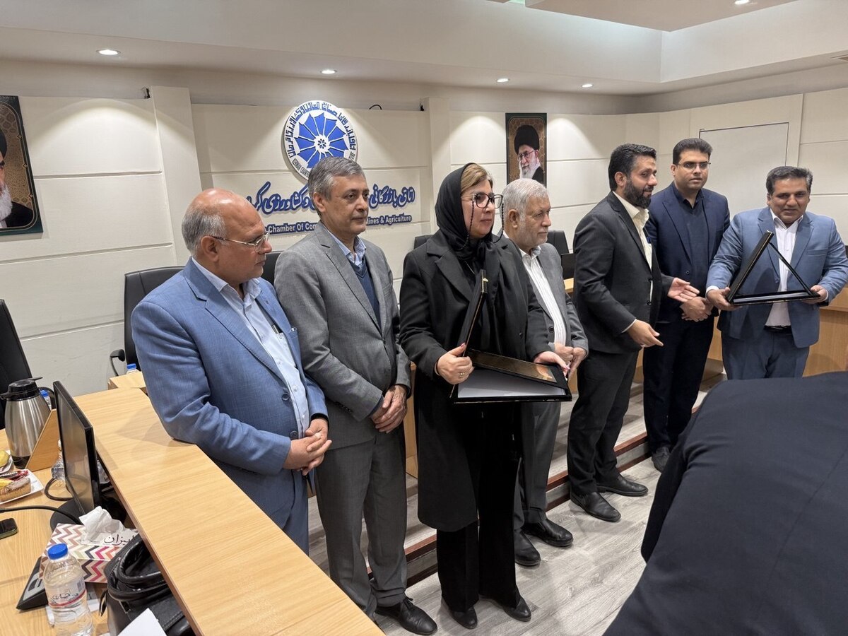 دریافت گواهینامه جایزه ملی کیفیت توسط کرمان موتور دریافت گواهینامه جایزه ملی کیفیت توسط کرمان موتور