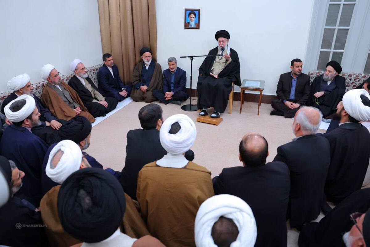 رهبر انقلاب: حوزه علمیه وامدار آیت الله جوادی آملی است رهبر انقلاب: حوزه علمیه وامدار آیت الله جوادی آملی است