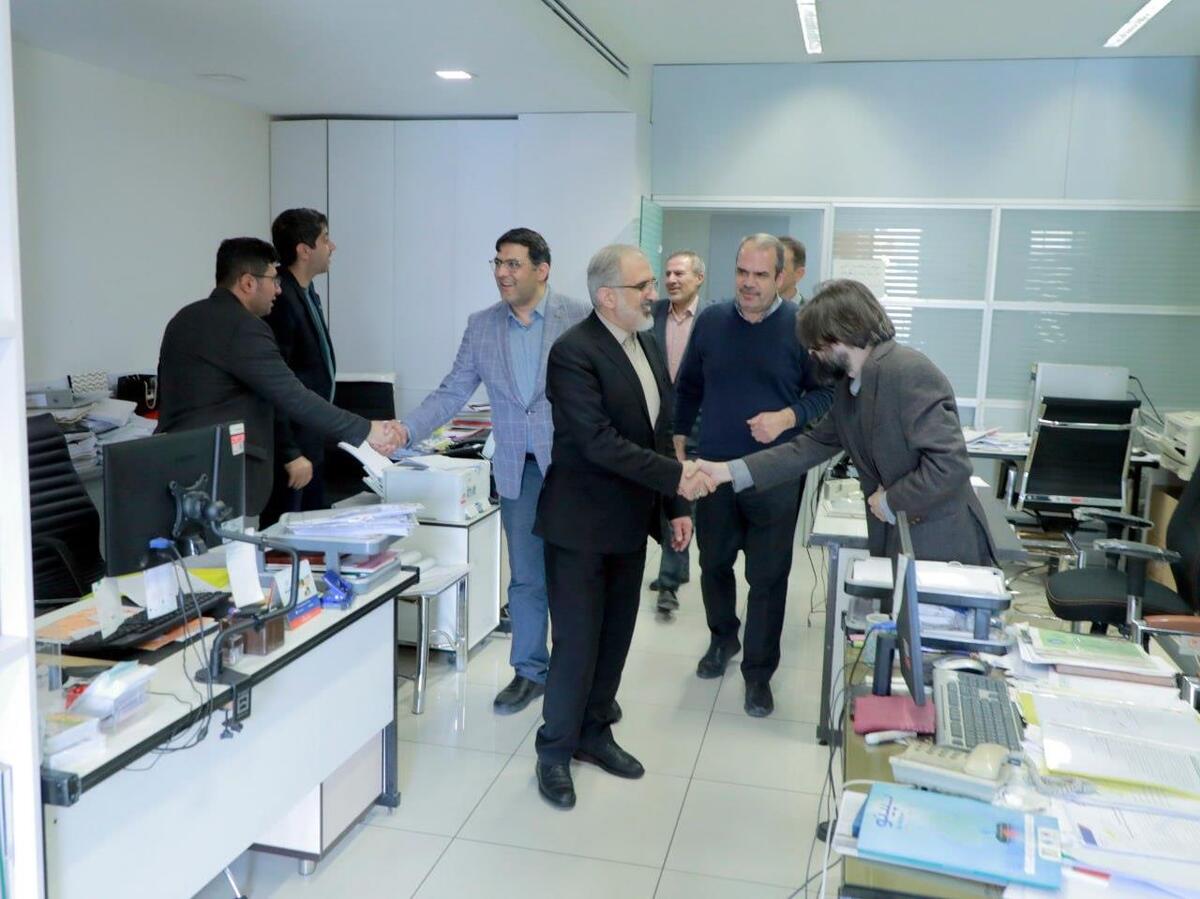 تلفیق تجربه و تخصص در مسیر تحقق اهداف/ رشد و بالندگی با تکیه بر خلاقیت در عرصه و عمل تلفیق تجربه و تخصص در مسیر تحقق اهداف/ رشد و بالندگی با تکیه بر خلاقیت در عرصه و عمل
