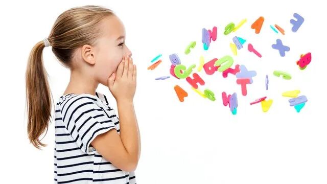 علت پرحرفی کودکان؛ چطور رفتار کنیم؟ علت پرحرفی کودکان؛ چطور رفتار کنیم؟