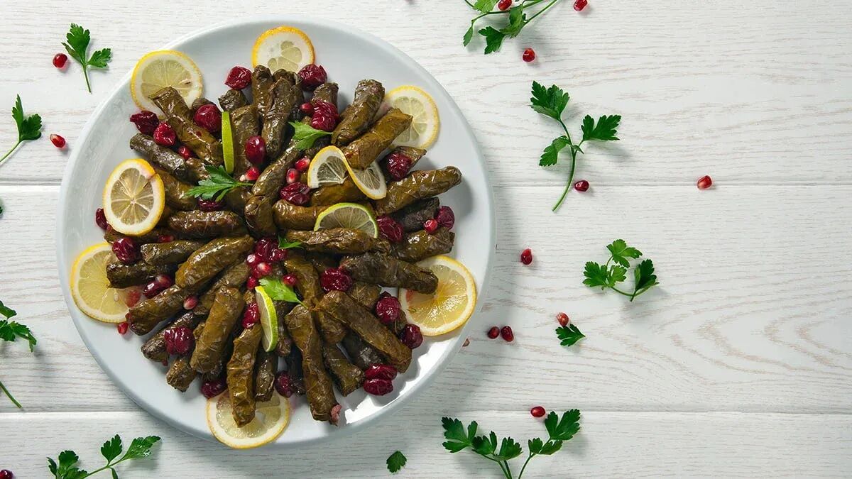 فوتوفن تهیه دلمه برگ مو فوتوفن تهیه دلمه برگ مو