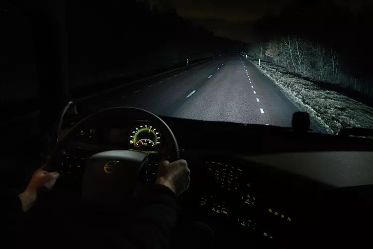 نکات مهم برای رانندگی در شب نکات مهم برای رانندگی در شب