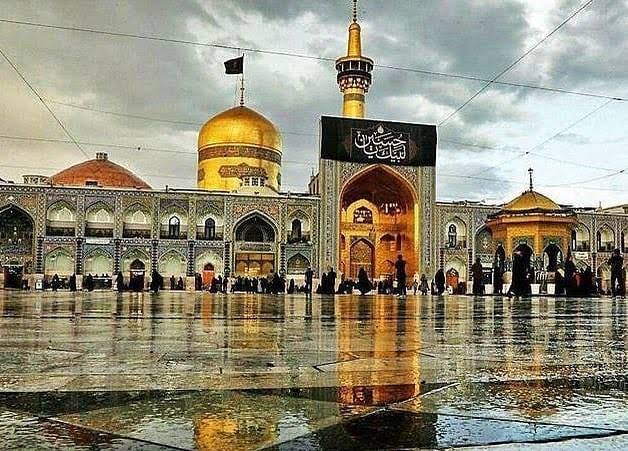 اهتزاز بزرگترین پرچم رضوی در تهران اهتزاز بزرگترین پرچم رضوی در تهران