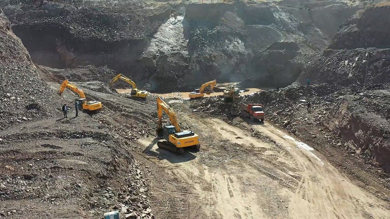 احیا و توسعه ۴۹۳ معدن کوچک مقیاس در سال ۱۴۰۲ احیا و توسعه ۴۹۳ معدن کوچک مقیاس در سال ۱۴۰۲
