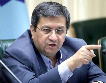 توصیه همتی به دولت: فاصله نرخ ارز بازار با نرخ نیمایی را کم کنید؛ وگرنه با خروج سنگین سرمایه روبرو میشوید توصیه همتی به دولت: فاصله نرخ ارز بازار با نرخ نیمایی را کم کنید؛ وگرنه با خروج سنگین سرمایه روبرو میشوید