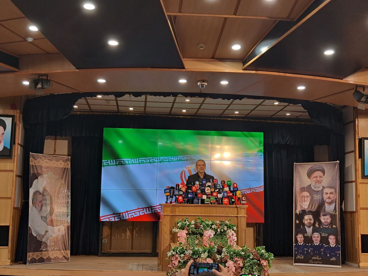لاریجانی: حل مشکلات معیشتی شدنی است لاریجانی: حل مشکلات معیشتی شدنی است