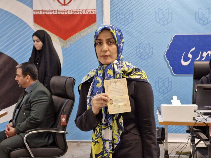 دومین زن هم نام نویسی کرد دومین زن هم نام نویسی کرد