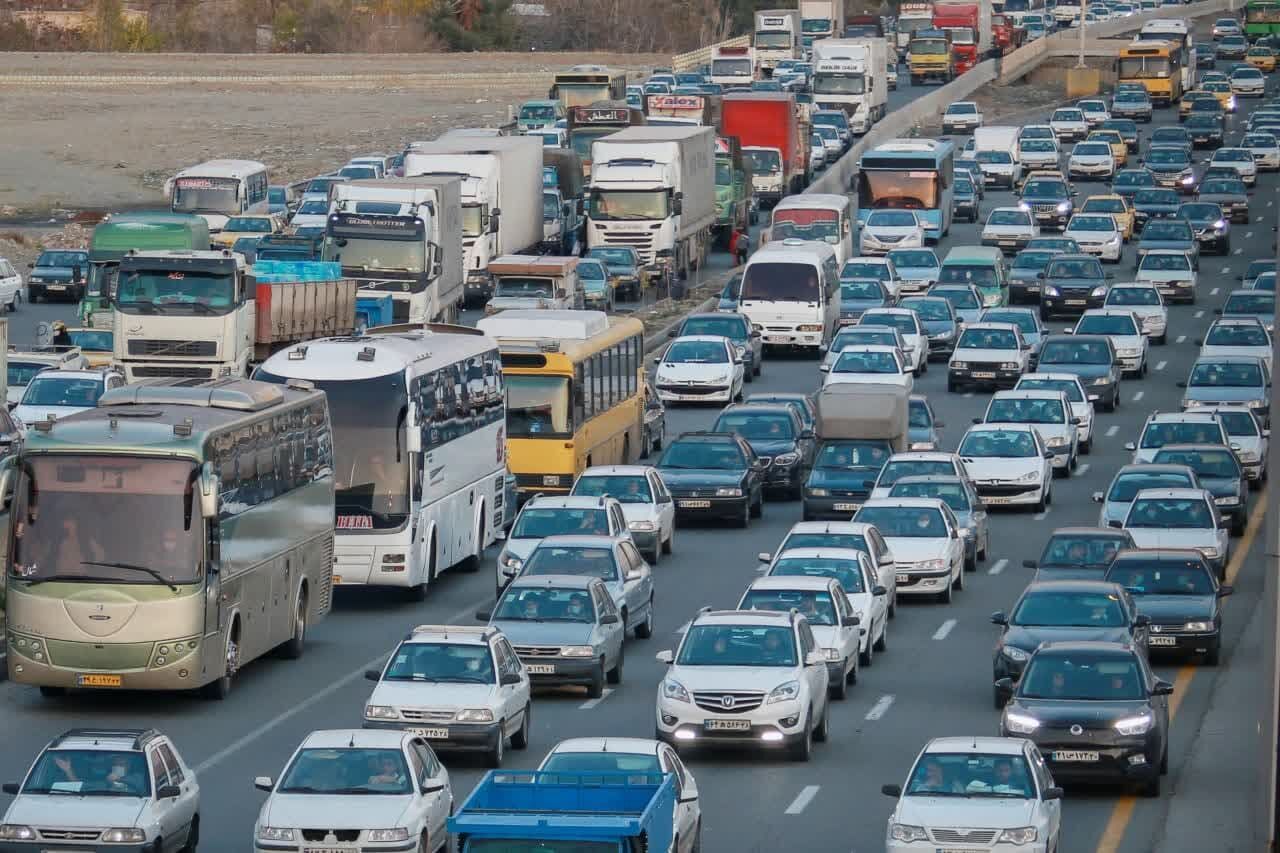 ترافیک شدید در این جاده / مسافران برگشتند ترافیک شدید در این جاده / مسافران برگشتند