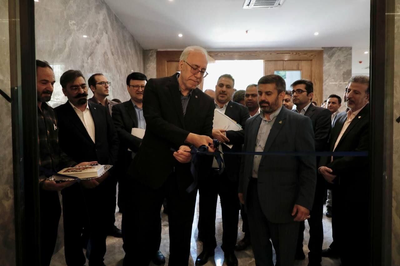 با همه توان در رفع مشکل مسکن مردم می کوشیم با همه توان در رفع مشکل مسکن مردم می کوشیم