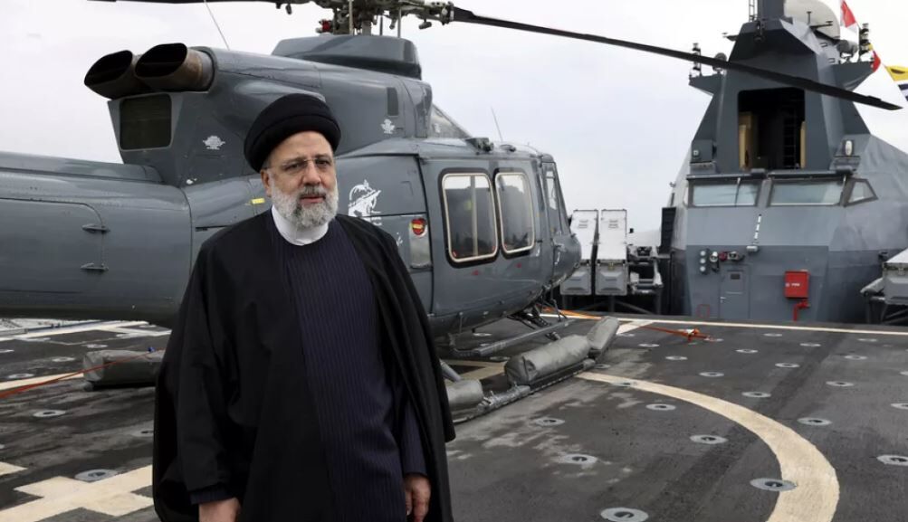 یک عکس عجیب از لحظات جستجوی بالگرد رییسی! یک عکس عجیب از لحظات جستجوی بالگرد رییسی!