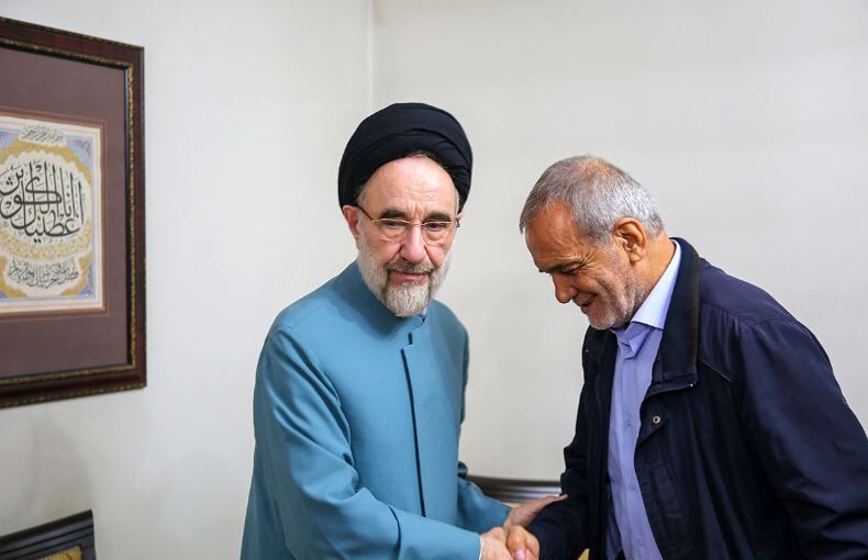شعار طرفداران اصفهانی پزشکیان: زنده باد خاتمی!