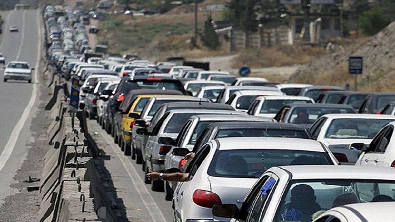 این جاده در جمعههای تابستان یکطرفه میشود این جاده در جمعههای تابستان یکطرفه میشود