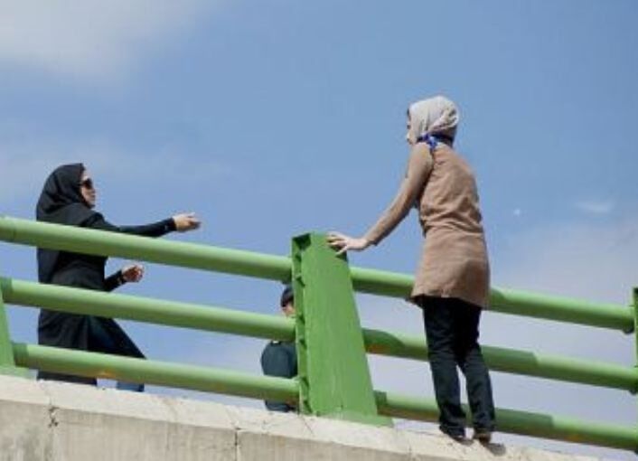خودکشی یک زن در شیراز / پلیس مانع شد خودکشی یک زن در شیراز / پلیس مانع شد