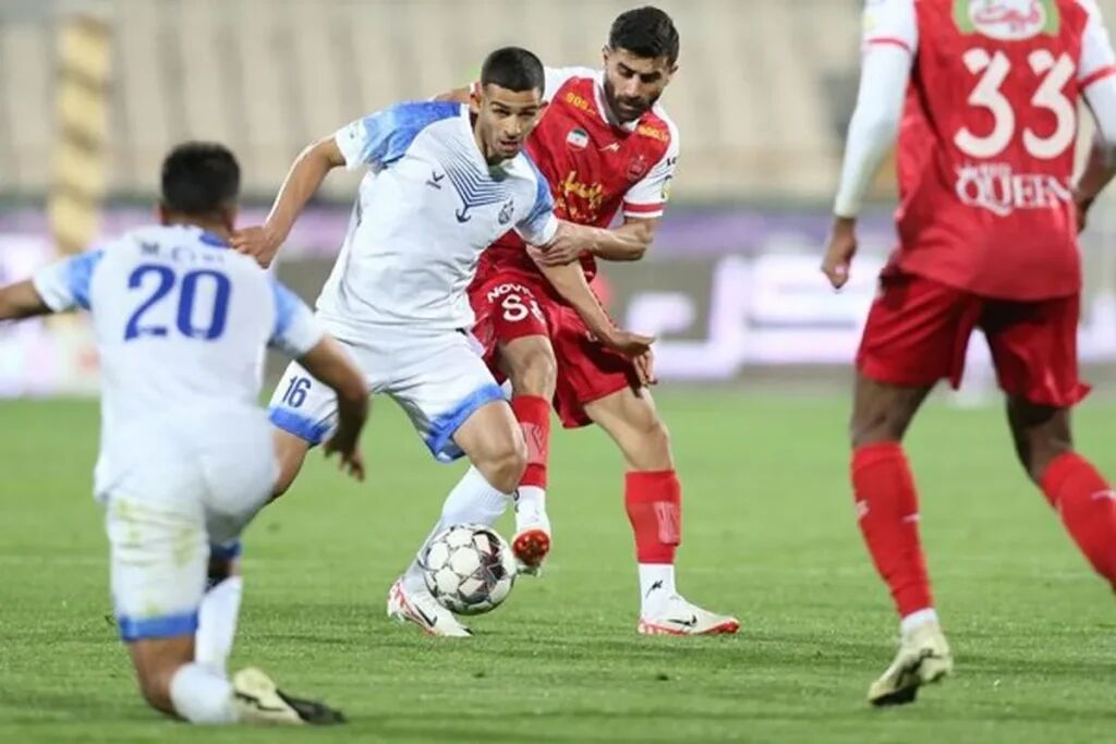 پرسپولیس به یک قدمی جام رسید / شاگردان اوسمار دودستی صدر را چسبیدند پرسپولیس به یک قدمی جام رسید / شاگردان اوسمار دودستی صدر را چسبیدند