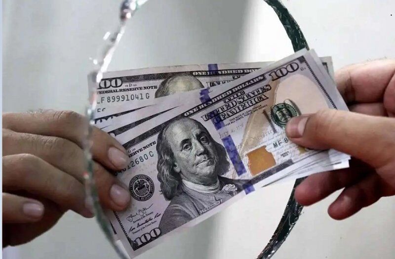 قیمت دلار در کانال ۶۱ هزار تومانی میماند؟ قیمت دلار در کانال ۶۱ هزار تومانی میماند؟