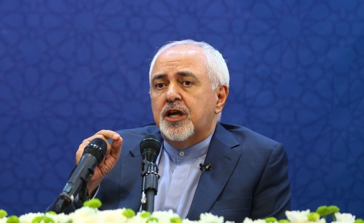 ظریف: پشت هر تحریم و فرصت سوختهای امضای آقایان بوده است ظریف: پشت هر تحریم و فرصت سوختهای امضای آقایان بوده است