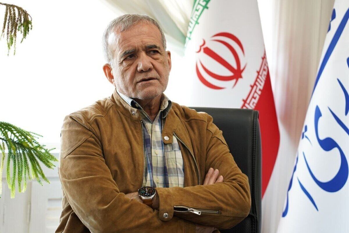 پزشکیان به گلزار شهدا کرمانشاه رفت + فیلم پزشکیان به گلزار شهدا کرمانشاه رفت + فیلم