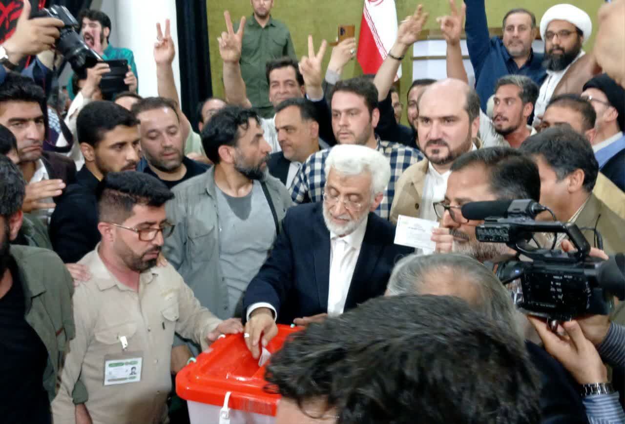 سعید جلیلی رای خود را در مسجد جامع قرچک به صندوق انداخت سعید جلیلی رای خود را در مسجد جامع قرچک به صندوق انداخت