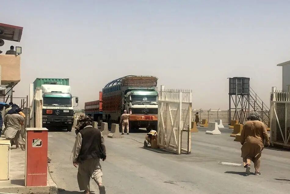 زمینگیر شدن ۴۰۰ کامیون ایرانی در افغانستان + جزییات زمینگیر شدن ۴۰۰ کامیون ایرانی در افغانستان + جزییات