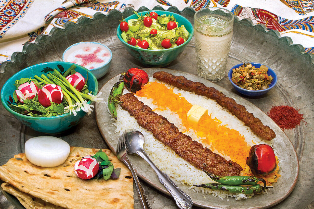 قیمت‌های عجیب چلو کباب در یک رستوران قدیمی + عکس