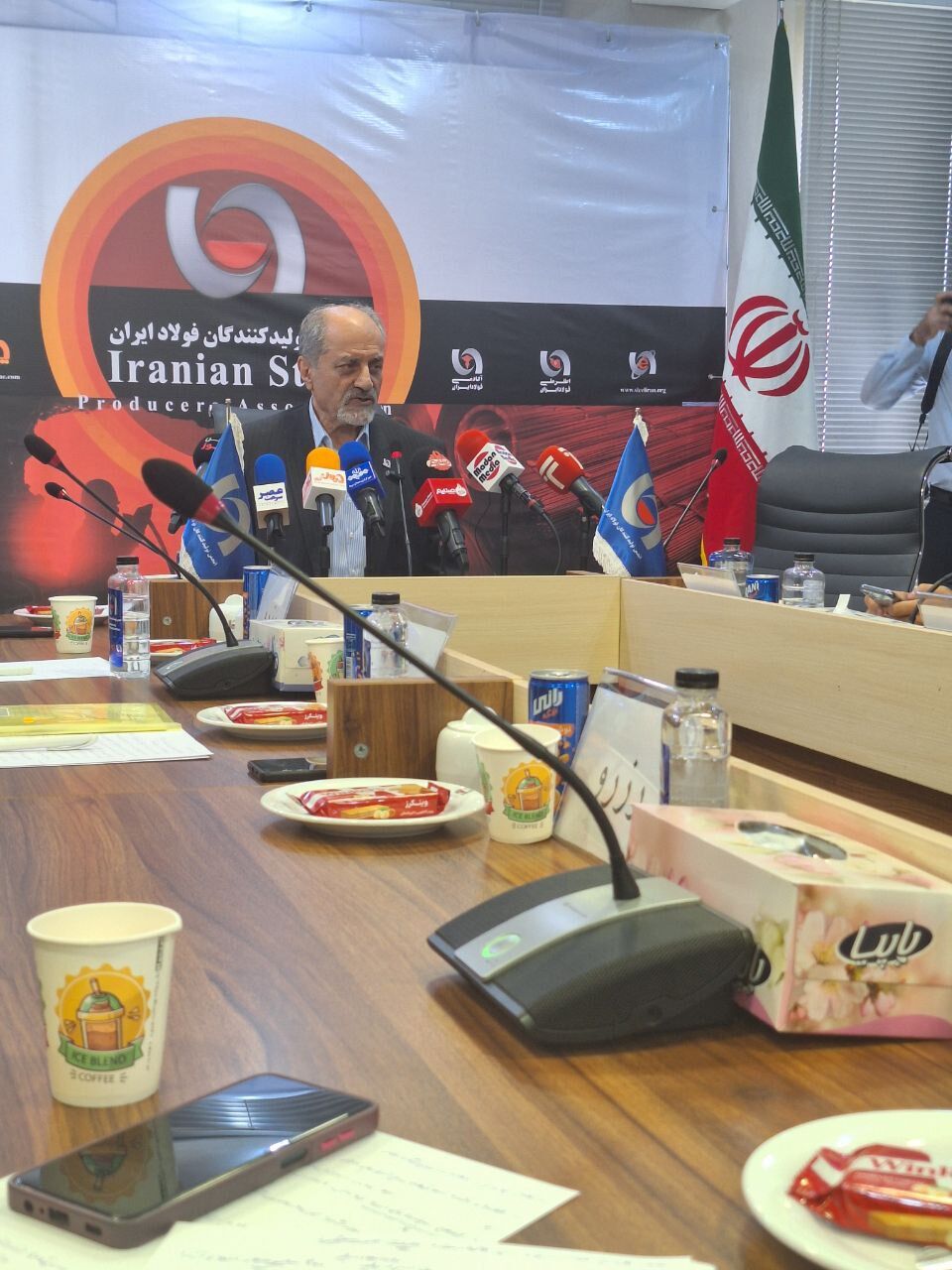 اصلاح سریع نرخ ارز صادرات، مهمترین خواسته فولادیها از دولت چهاردهم/ برق صنعت فولاد بیش از سایر صنایع قطع میشود و این عادلانه نیست اصلاح سریع نرخ ارز صادرات، مهمترین خواسته فولادیها از دولت چهاردهم/ برق صنعت فولاد بیش از سایر صنایع قطع میشود و این عادلانه نیست