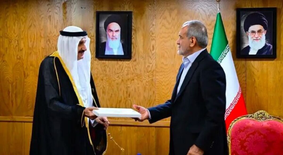 تقدیم نامه پادشاه عربستان به پزشکیان تقدیم نامه پادشاه عربستان به پزشکیان