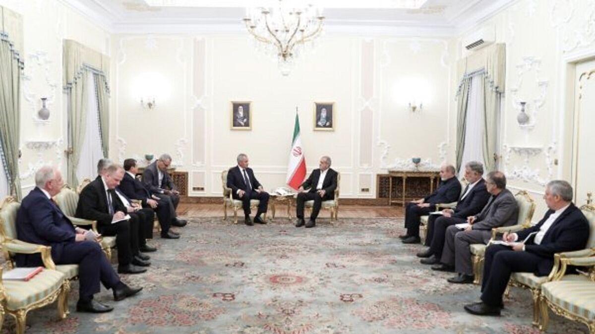 پزشکیان: توسعه روابط با روسیه از اولویتهای سیاست خارجی ایران است پزشکیان: توسعه روابط با روسیه از اولویتهای سیاست خارجی ایران است