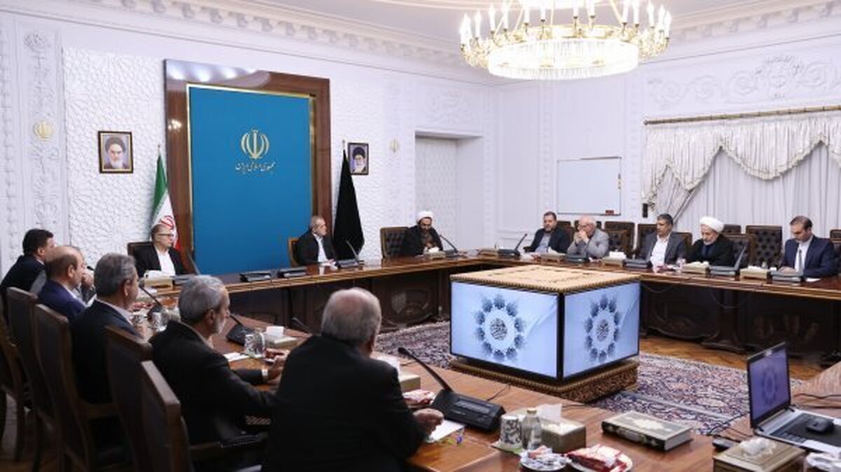 رئیسجمهور: چند دستگی میان مسئولان از بزرگترین عوامل ناکامیهاست رئیسجمهور: چند دستگی میان مسئولان از بزرگترین عوامل ناکامیهاست