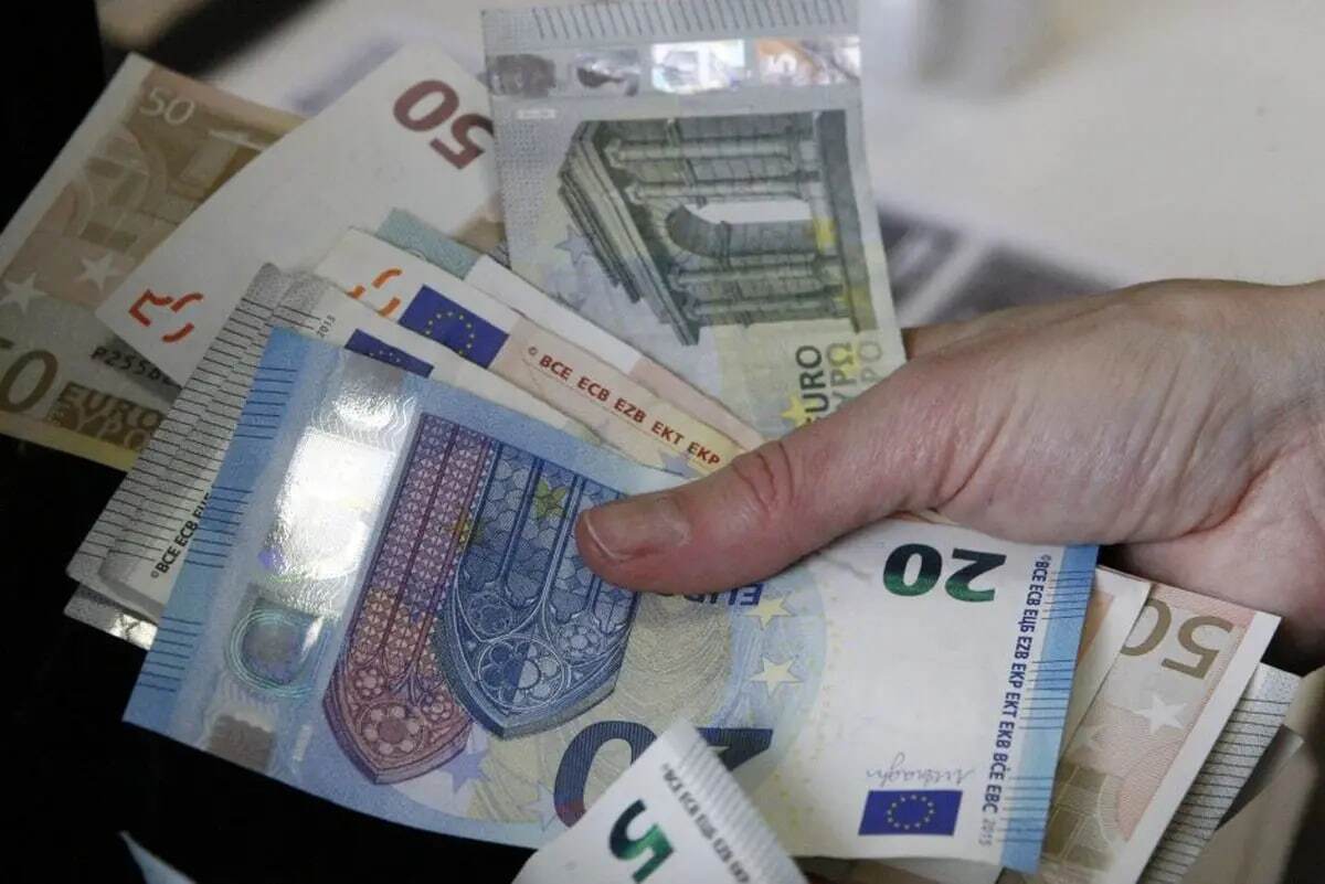 قیمت یورو امروز ۲۱ مرداد ۱۴۰۳ در بازار قیمت یورو امروز ۲۱ مرداد ۱۴۰۳ در بازار