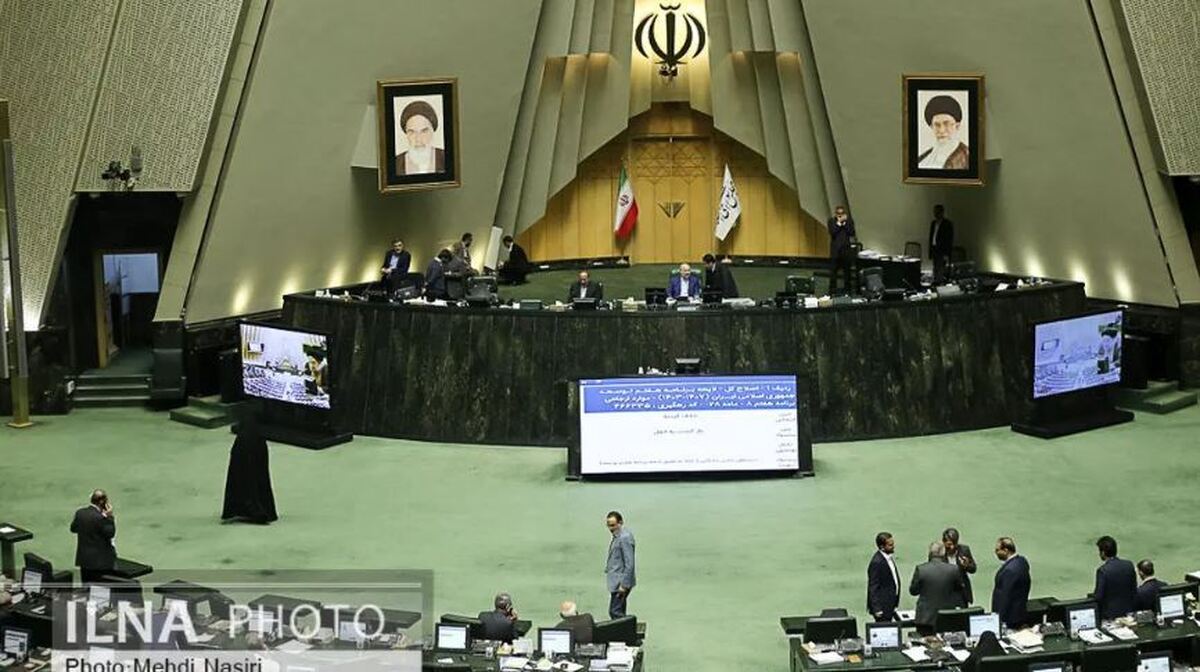 احتمالا ۳ الی ۴ وزیر پیشنهادی نتوانند از مجلس رای اعتماد بگیرند/ همتی از لحاظ تخصصی مشکلی ندارد احتمالا ۳ الی ۴ وزیر پیشنهادی نتوانند از مجلس رای اعتماد بگیرند/ همتی از لحاظ تخصصی مشکلی ندارد