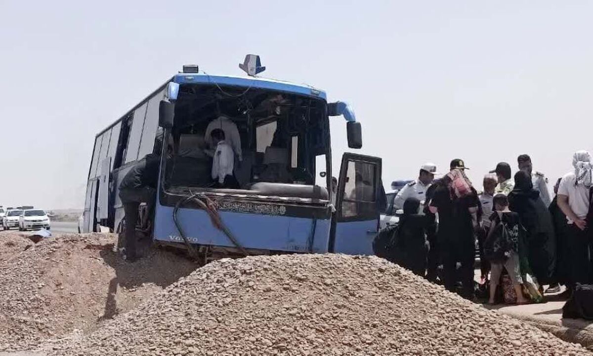 حادثه برای اتوبوس مشهد - شلمچه در گرمسار با ۴۷ مصدوم + عکس حادثه برای اتوبوس مشهد - شلمچه در گرمسار با ۴۷ مصدوم + عکس