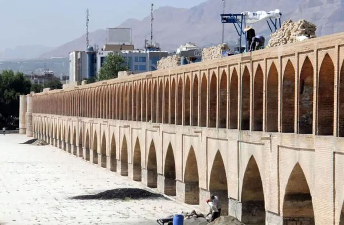 مرمت سیوسهپل اصفهان آغاز شد مرمت سیوسهپل اصفهان آغاز شد