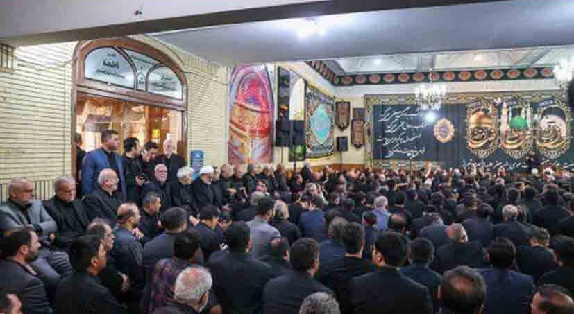 عکسی از حضور پزشکیان در هیئت تبریزی‌های مشهدالرضا