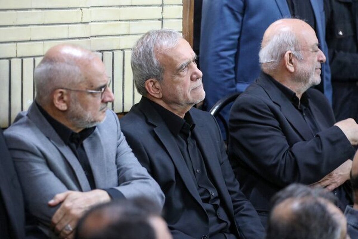 حضور رئیسجمهور در آیین خطبهخوانی شب شهادت امام رضا(ع) حضور رئیسجمهور در آیین خطبهخوانی شب شهادت امام رضا(ع)