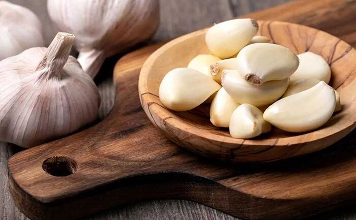 فواید شگفت انگیز خوردن سیر با معده خالی فواید شگفت انگیز خوردن سیر با معده خالی