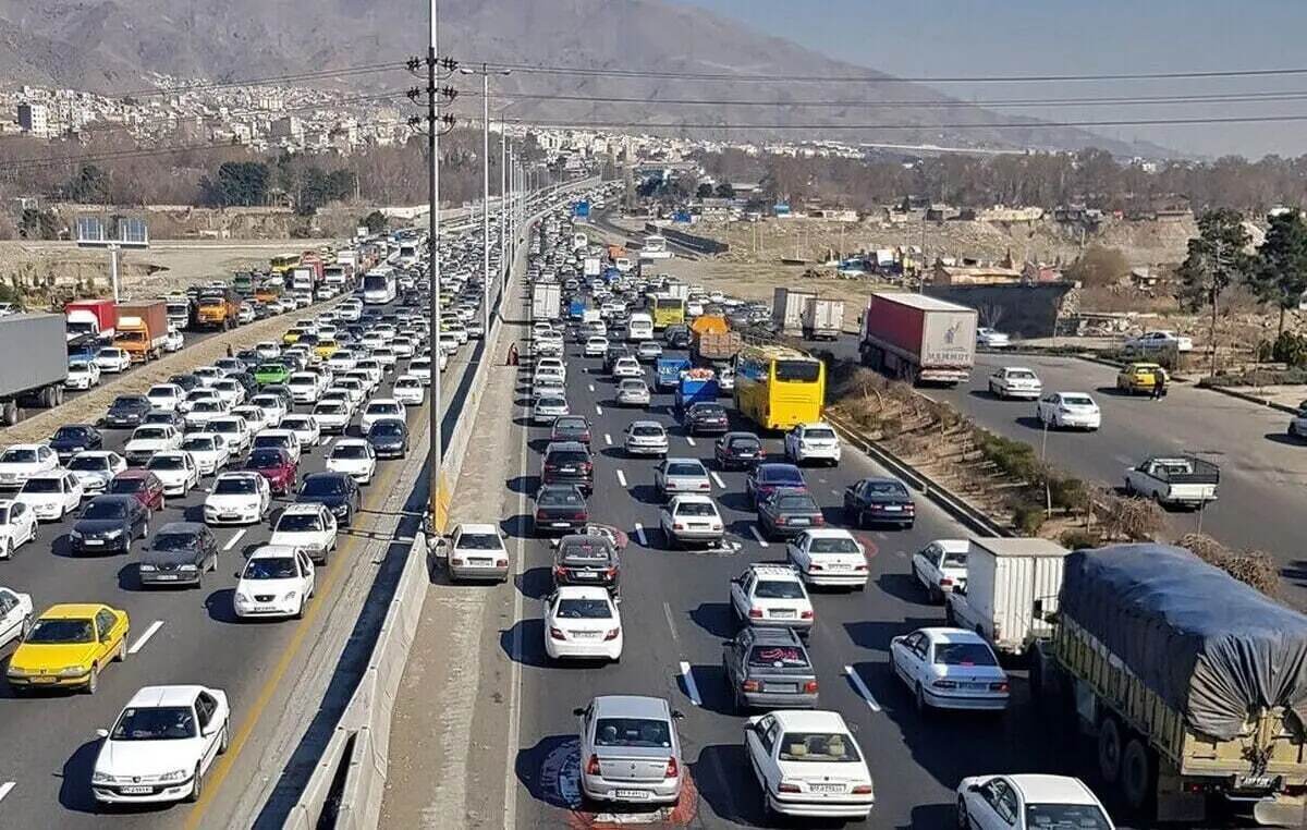 مسافران در حال بازگشت به تهران / ترافیک شدیدتر شد مسافران در حال بازگشت به تهران / ترافیک شدیدتر شد