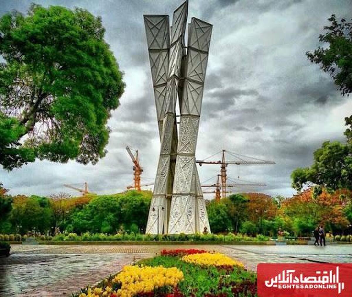 جابجایی درختان باغ گلستان تبریز از طریق سازمان سیماومنظر انجام میشود جابجایی درختان باغ گلستان تبریز از طریق سازمان سیماومنظر انجام میشود