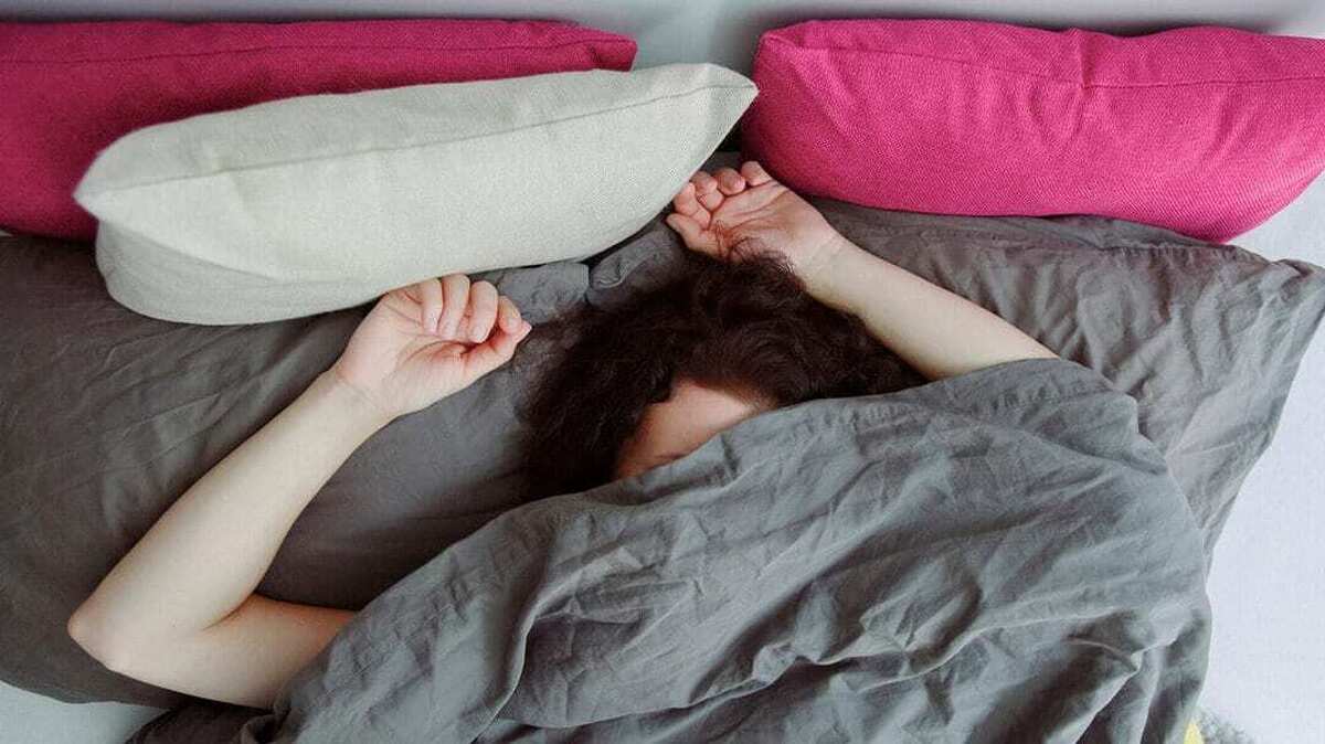 ۱۰ راهکار برای بهبود کیفیت خواب و افزایش انرژی روزانه ۱۰ راهکار برای بهبود کیفیت خواب و افزایش انرژی روزانه