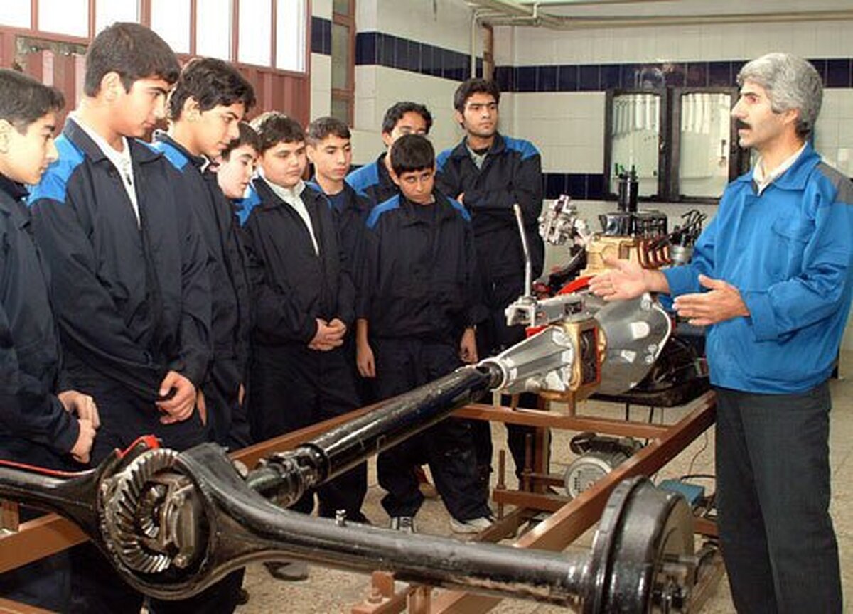 ۳۰ میلیارد تومان تجهیزات هنرستانی در چهارمحال و بختیاری توزیع شد ۳۰ میلیارد تومان تجهیزات هنرستانی در چهارمحال و بختیاری توزیع شد